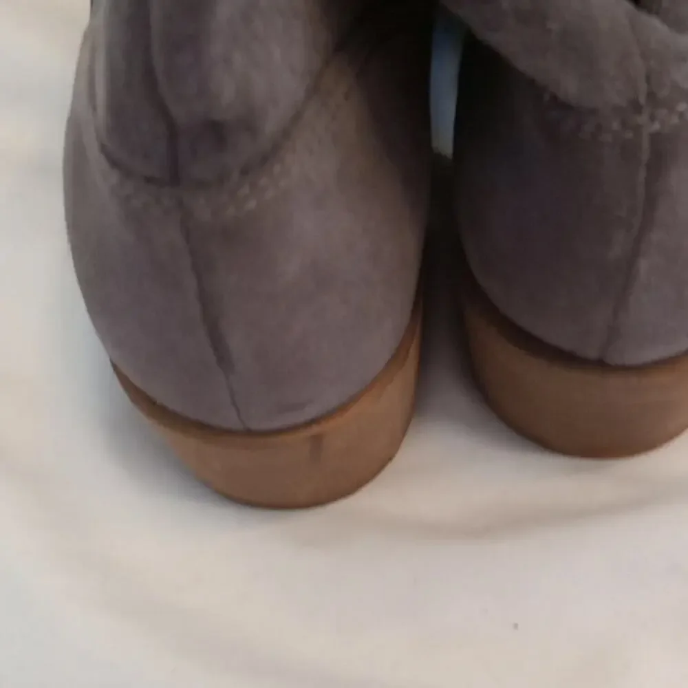 Seychelles Women's Size 8.5 Heeled Gray Suede Ankle Boots . Athleisure, Comfy